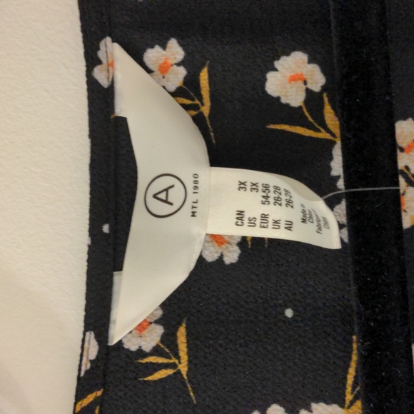 Additionelle Short Sleeve Floral Wrap Top - Picture 3 of 4